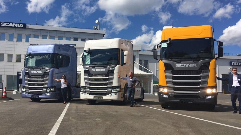  Первые грузовики Scania нового поколения отгружены трем Российским клиентам